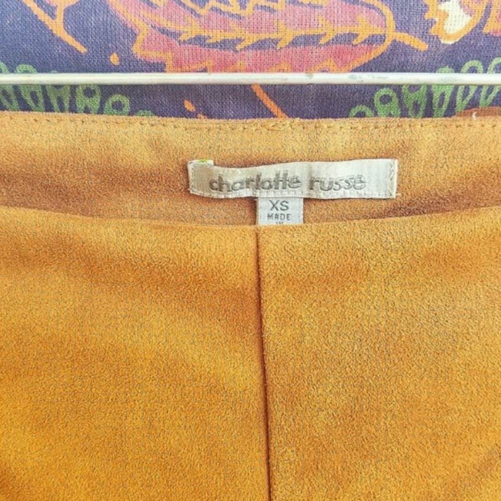 Cut out suede shorts - Picture 4 of 4